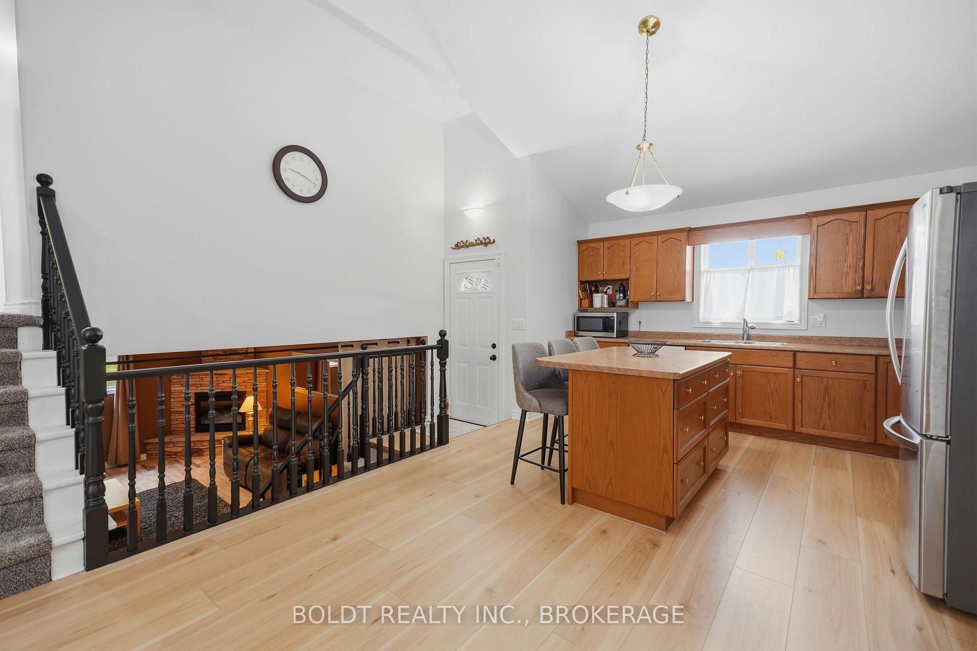 Photo 12 of 22 Graves Crescent, St. Catharines, Rykert/Vansickle — HOMEH