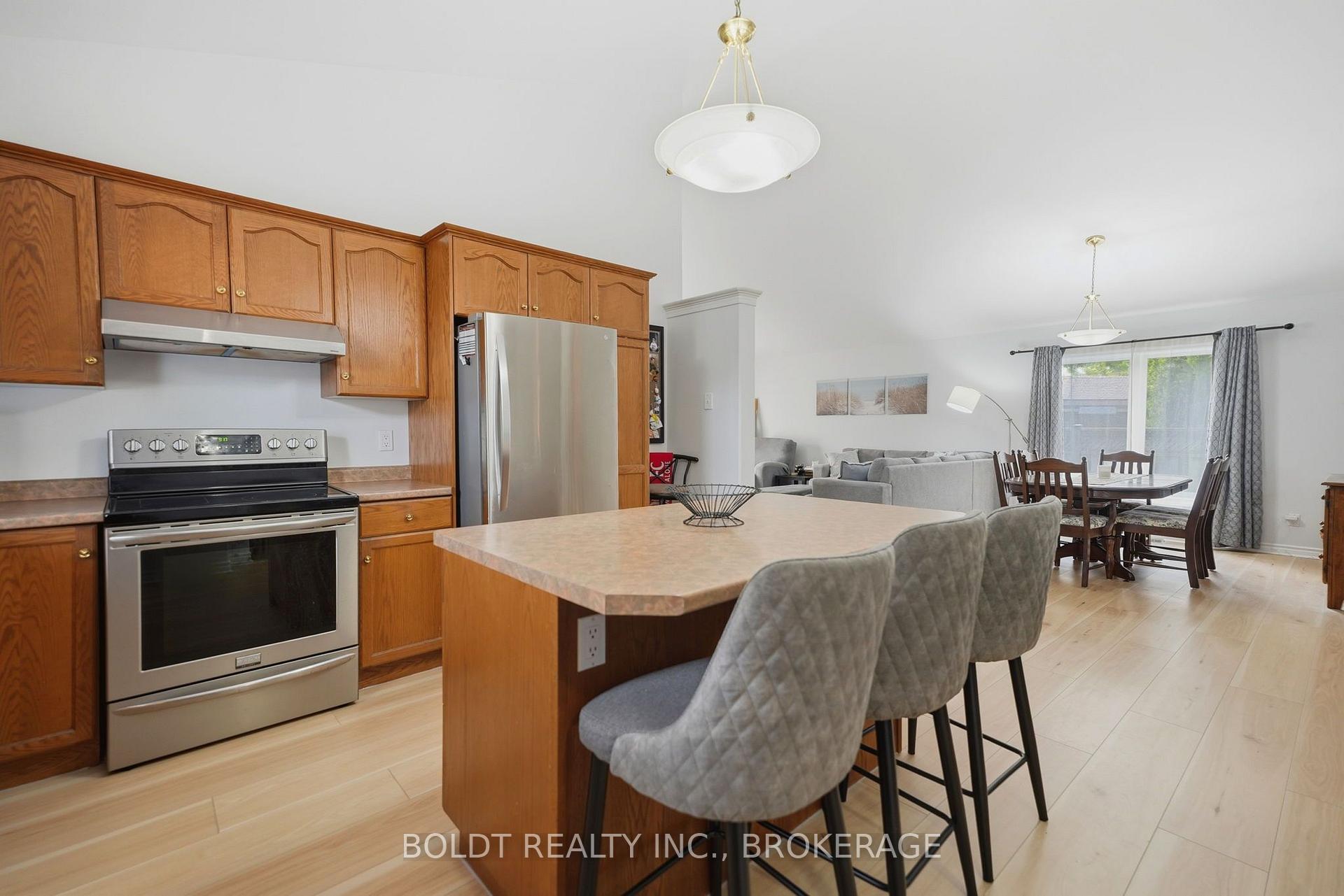 Photo 17 of 22 Graves Crescent, St. Catharines, Rykert/Vansickle — HOMEH