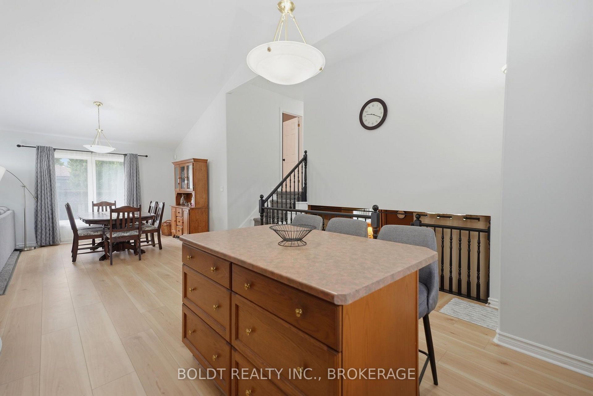 Photo 18 of 22 Graves Crescent, St. Catharines, Rykert/Vansickle — HOMEH