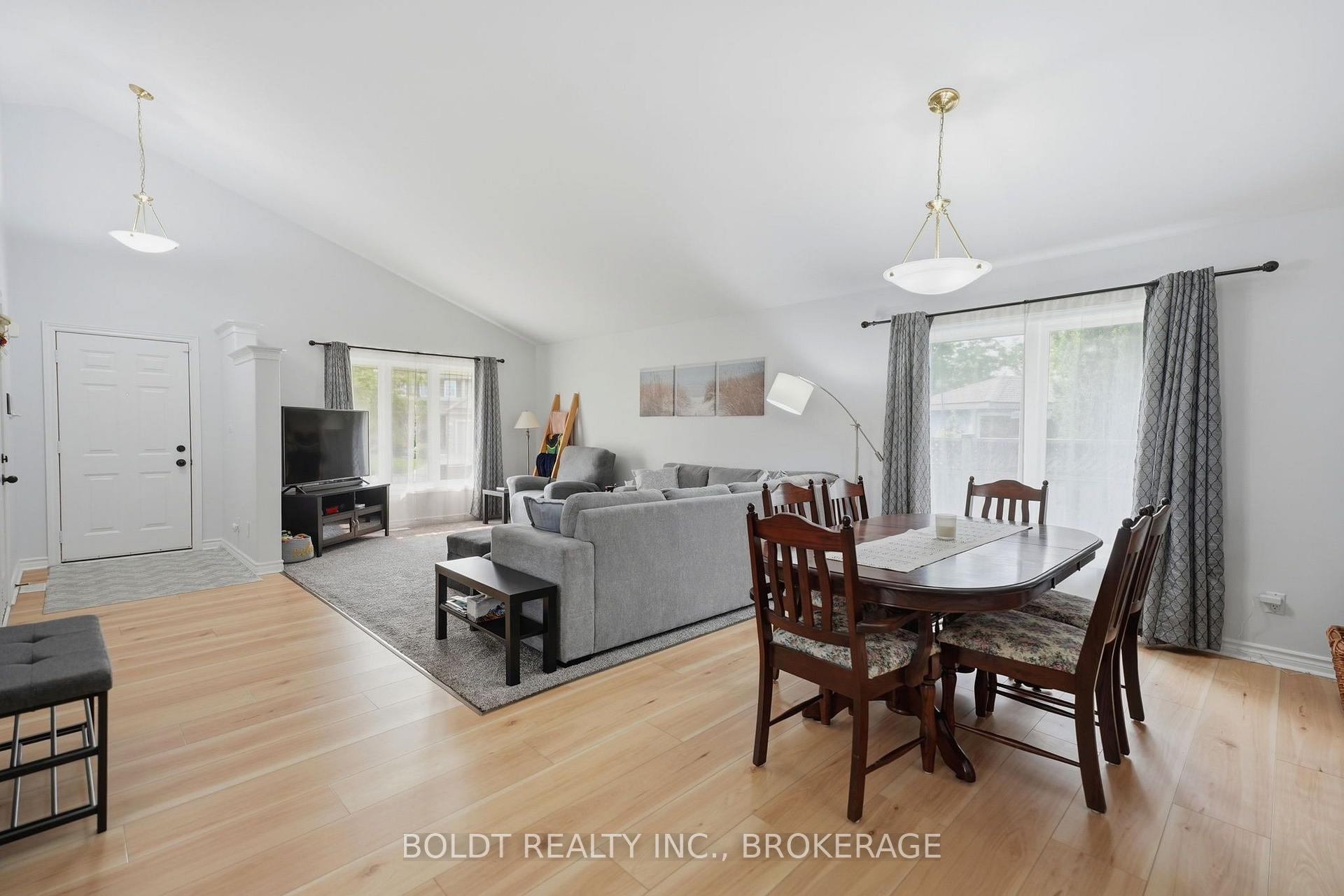Photo 19 of 22 Graves Crescent, St. Catharines, Rykert/Vansickle — HOMEH