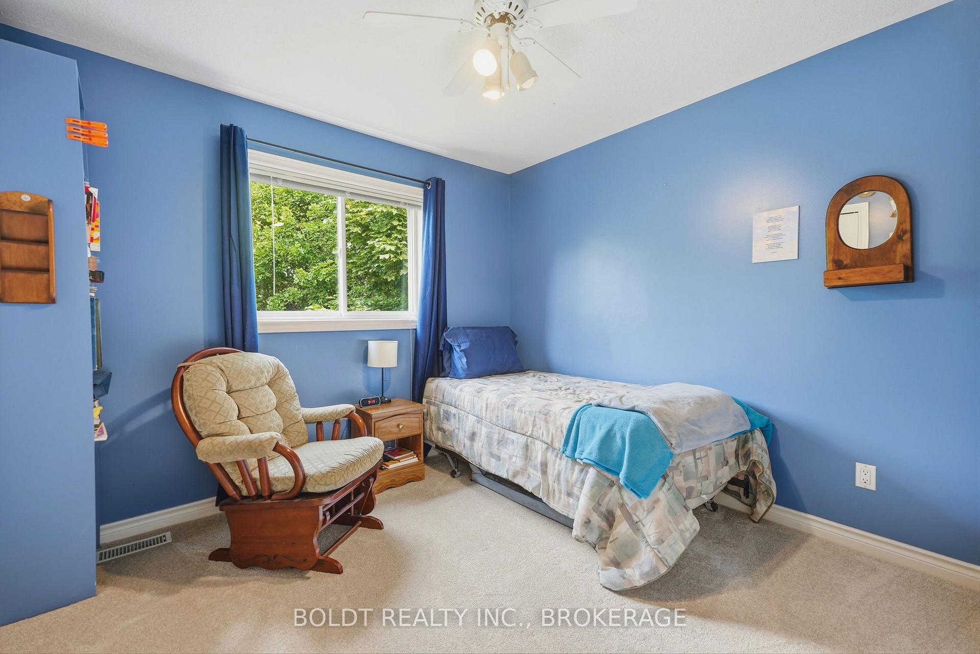 Photo 23 of 22 Graves Crescent, St. Catharines, Rykert/Vansickle — HOMEH