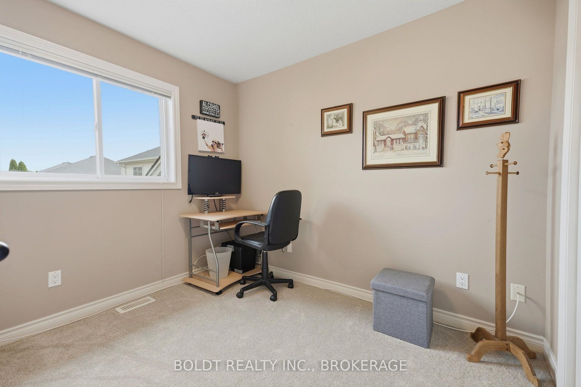 Photo 24 of 22 Graves Crescent, St. Catharines, Rykert/Vansickle — HOMEH