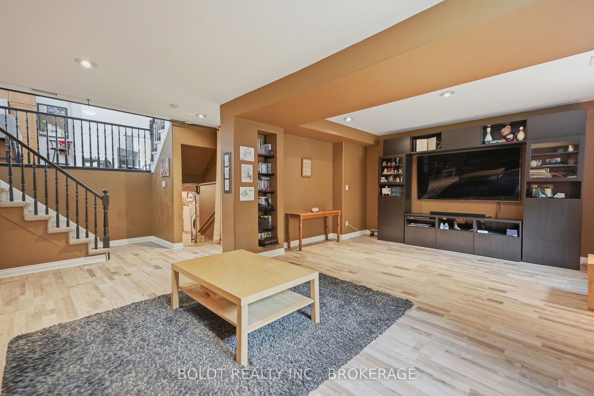 Photo 25 of 22 Graves Crescent, St. Catharines, Rykert/Vansickle — HOMEH