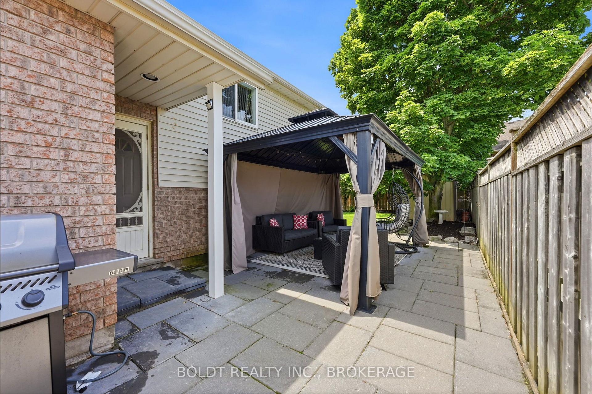 Photo 33 of 22 Graves Crescent, St. Catharines, Rykert/Vansickle — HOMEH