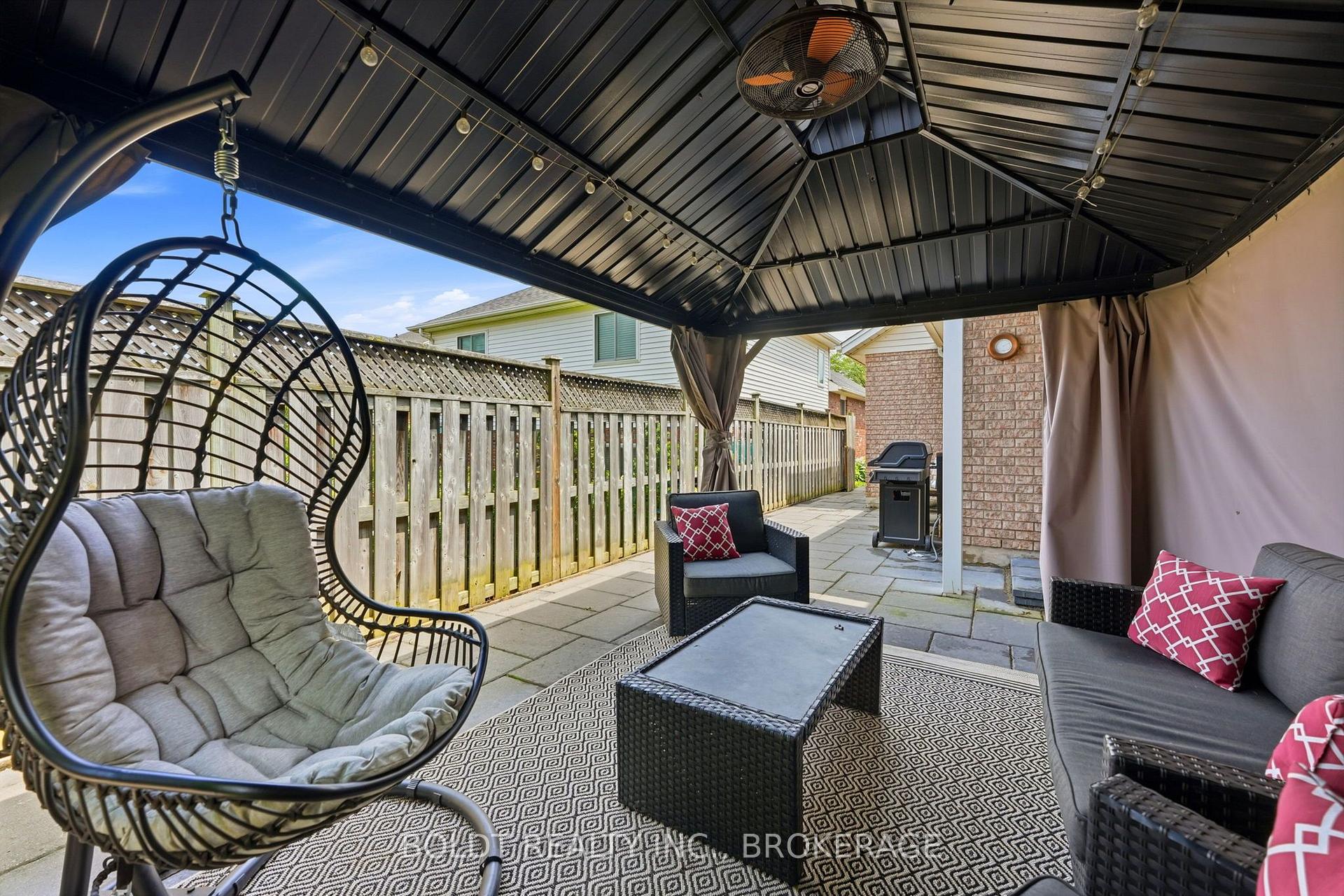 Photo 34 of 22 Graves Crescent, St. Catharines, Rykert/Vansickle — HOMEH