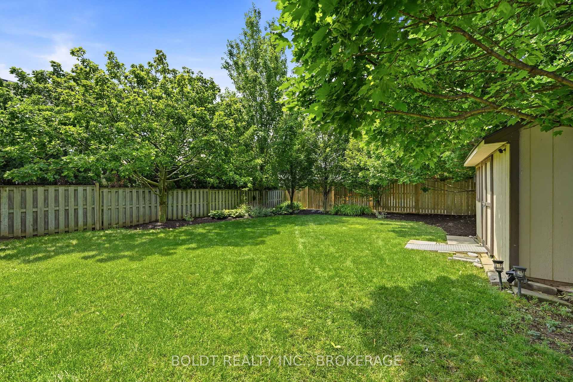 Photo 36 of 22 Graves Crescent, St. Catharines, Rykert/Vansickle — HOMEH