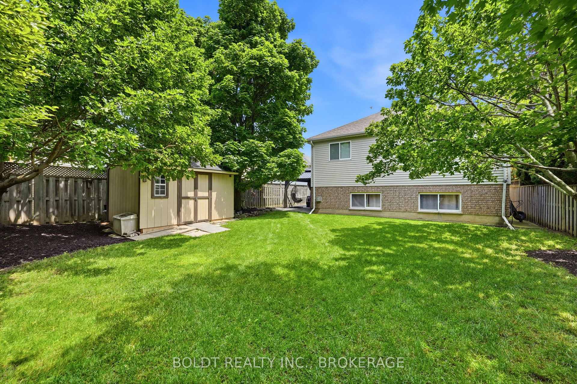 Photo 37 of 22 Graves Crescent, St. Catharines, Rykert/Vansickle — HOMEH