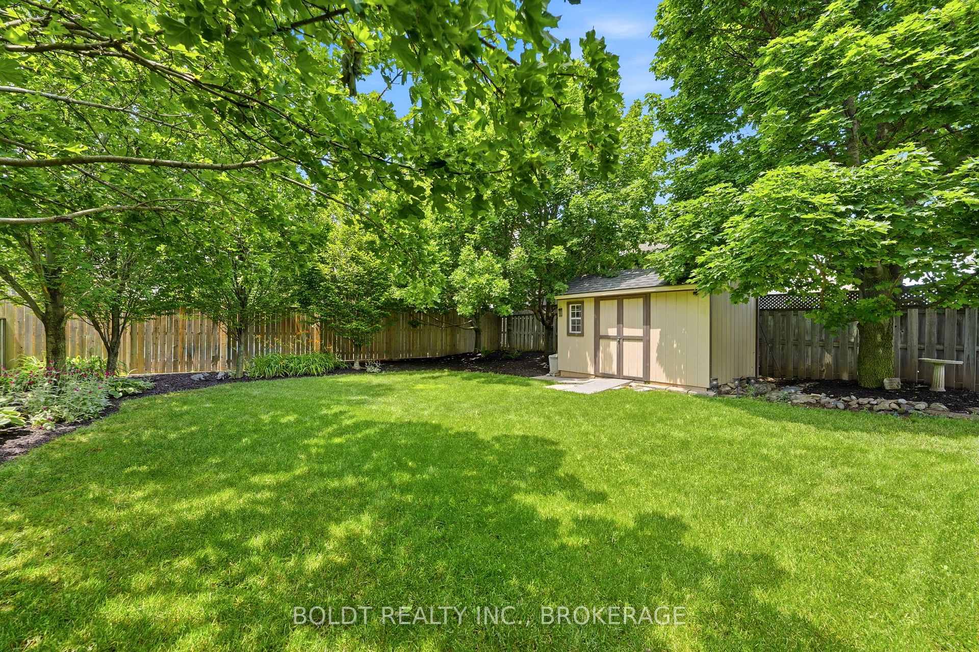 Photo 38 of 22 Graves Crescent, St. Catharines, Rykert/Vansickle — HOMEH