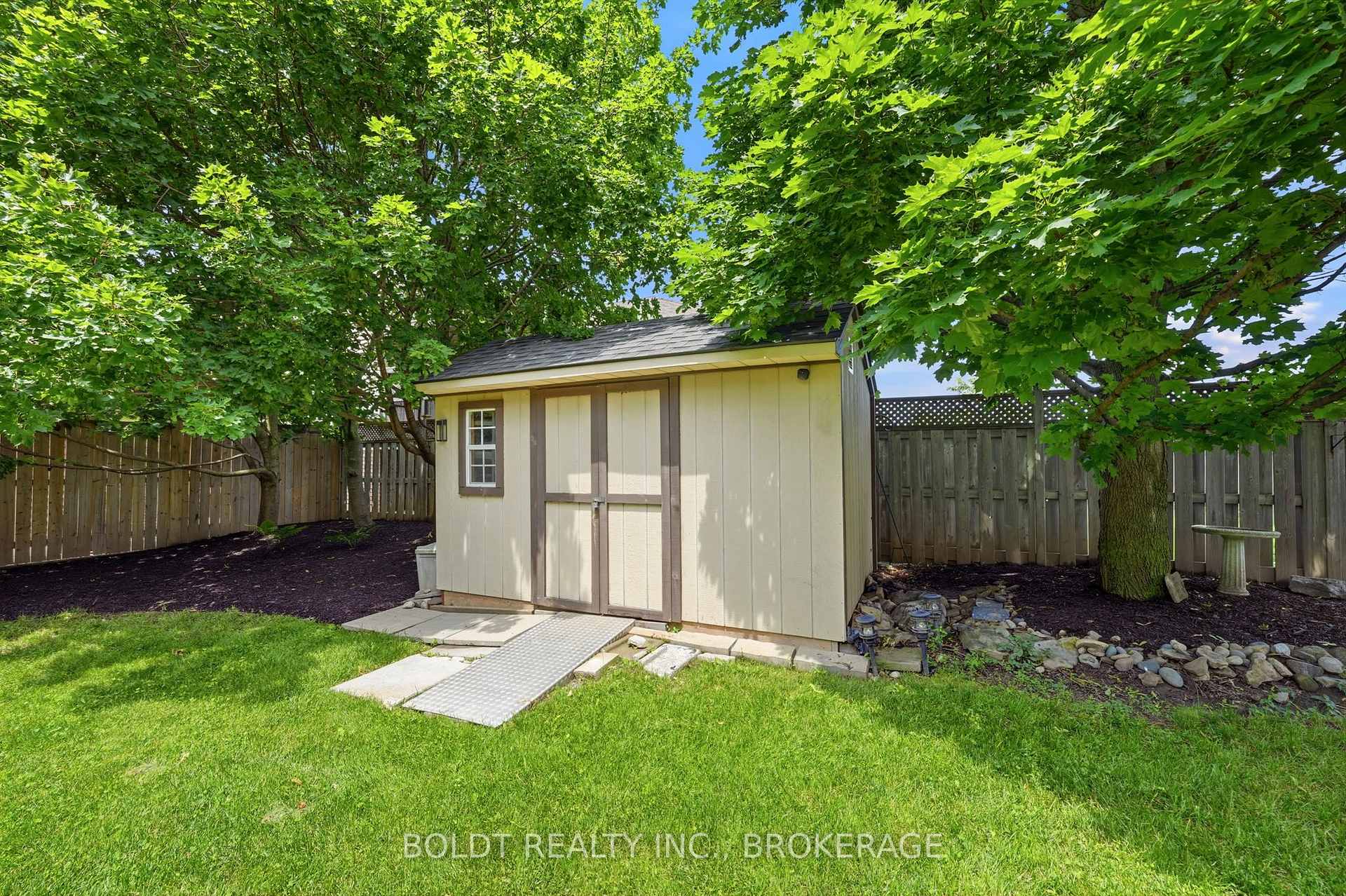Photo 39 of 22 Graves Crescent, St. Catharines, Rykert/Vansickle — HOMEH