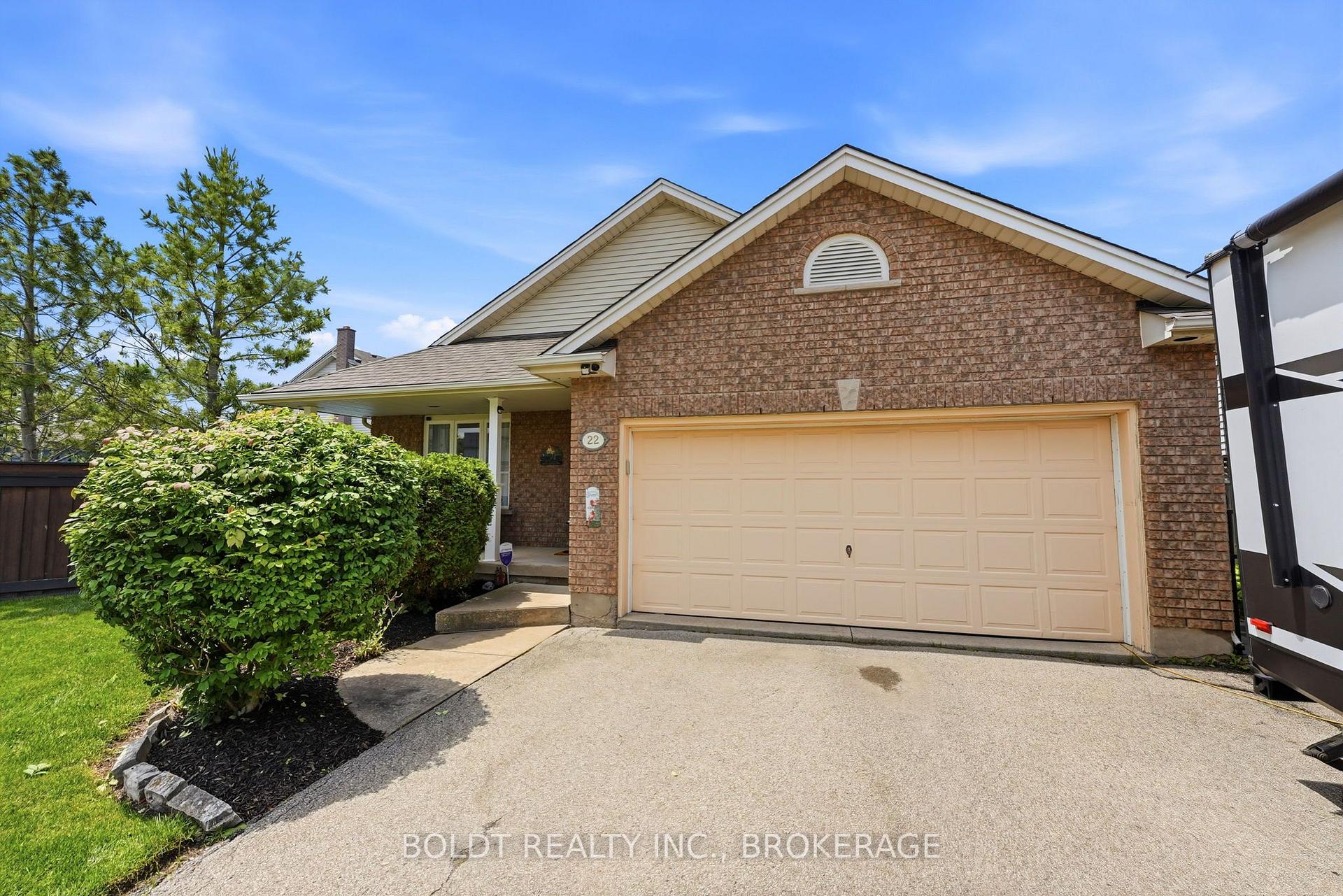 Photo 41 of 22 Graves Crescent, St. Catharines, Rykert/Vansickle — HOMEH