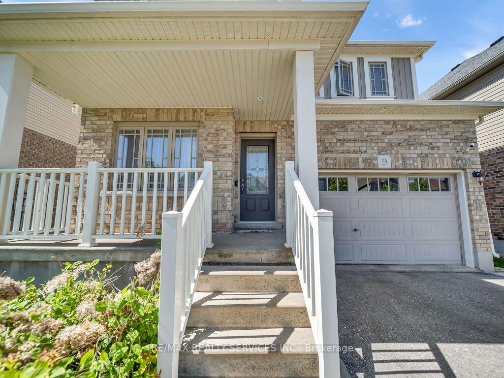 Photo 4 of 9 Fitzgerald Street, Orangeville — HOMEH