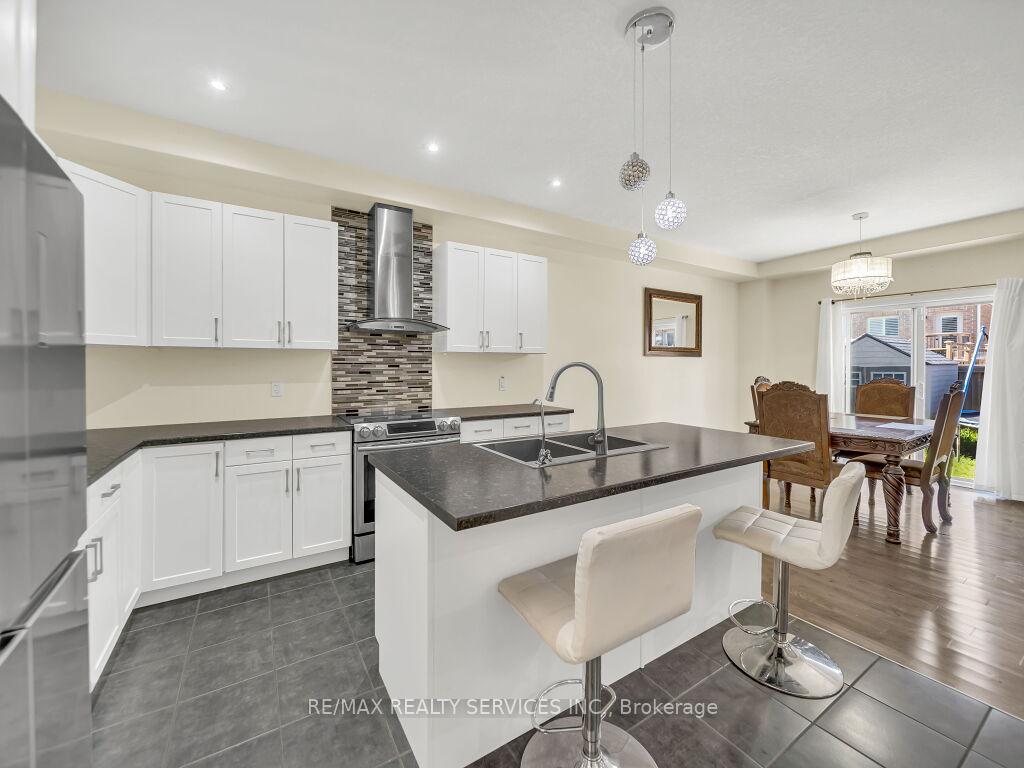 Photo 6 of 9 Fitzgerald Street, Orangeville — HOMEH