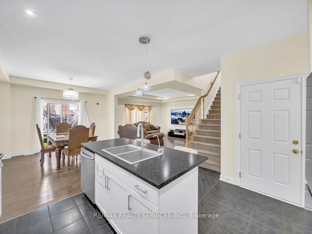 Photo 7 of 9 Fitzgerald Street, Orangeville — HOMEH