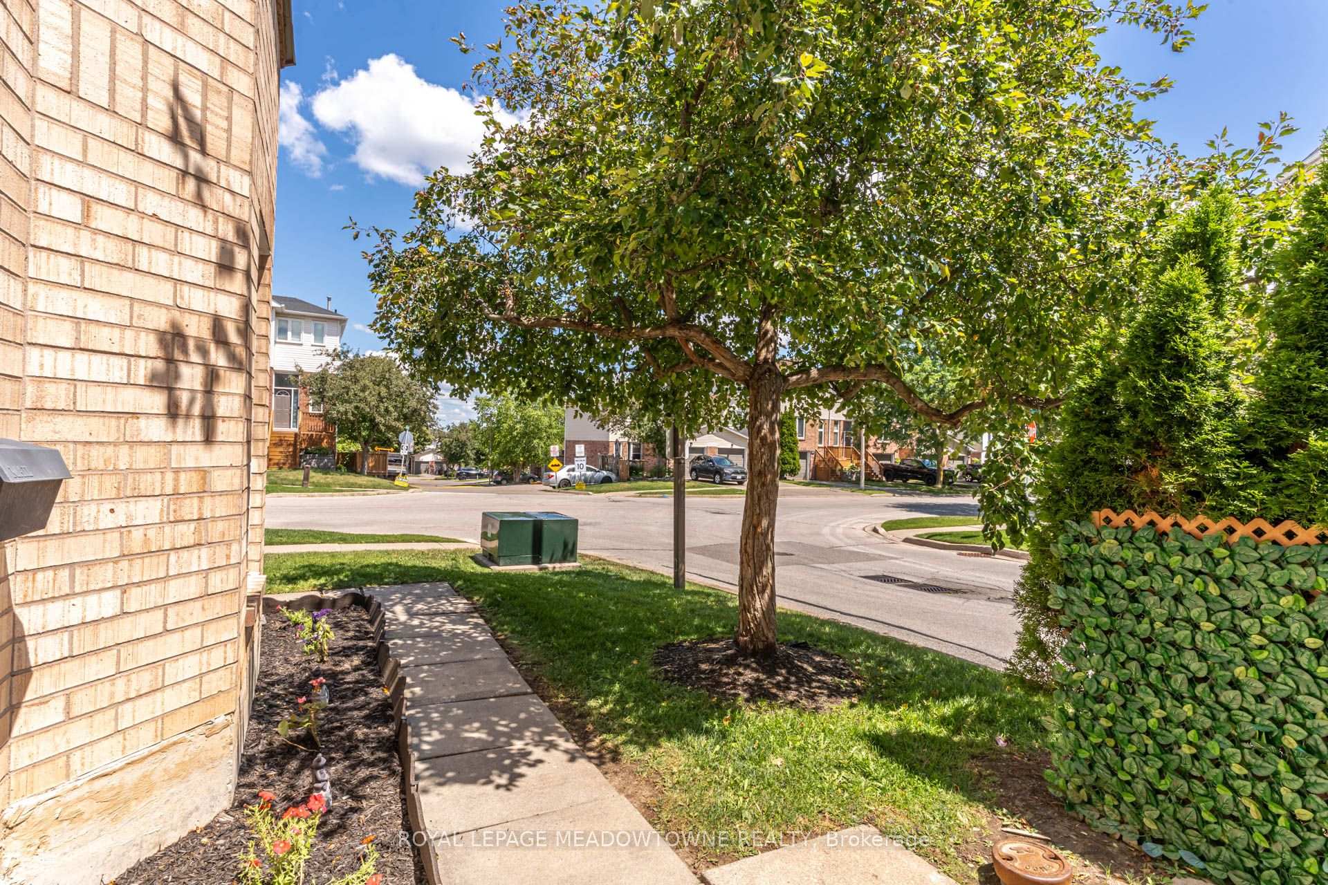 Photo 4 of Unit 85, 2 Wylie Circle, Halton Hills, Georgetown — HOMEH