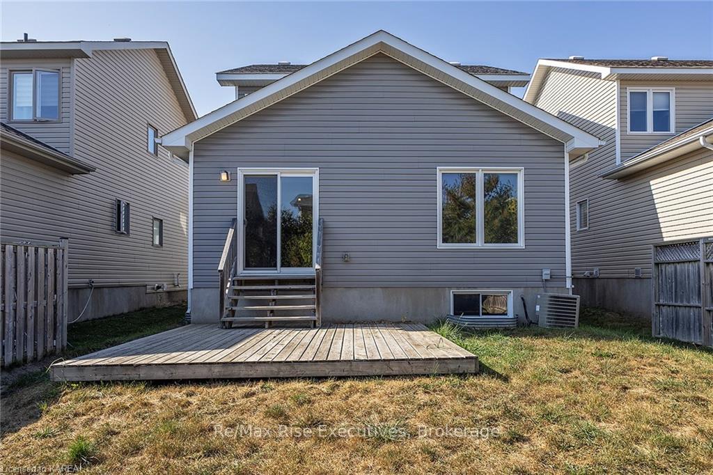 Photo 8 of 1653 Crimson Crescent, Kingston, City Northwest — HOMEH