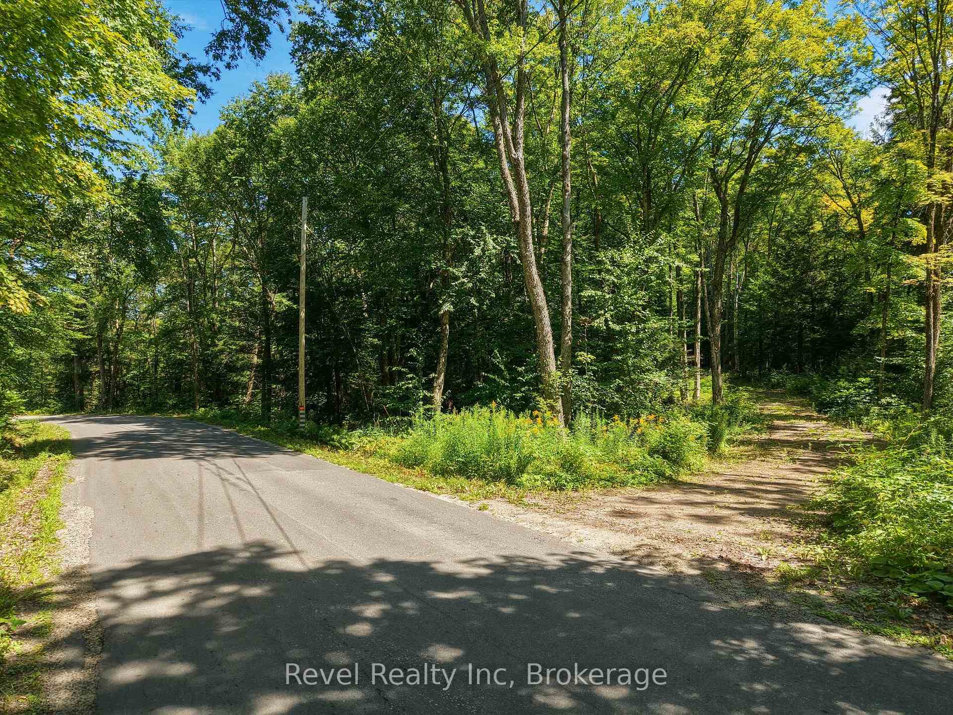 Photo 4 of 1054 Bird Lake Road, Bracebridge, Oakley — HOMEH