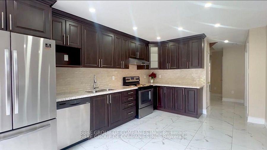 Photo 3 of 25 Golden Eagle Road, Brampton, Sandringham-Wellington North — HOMEH