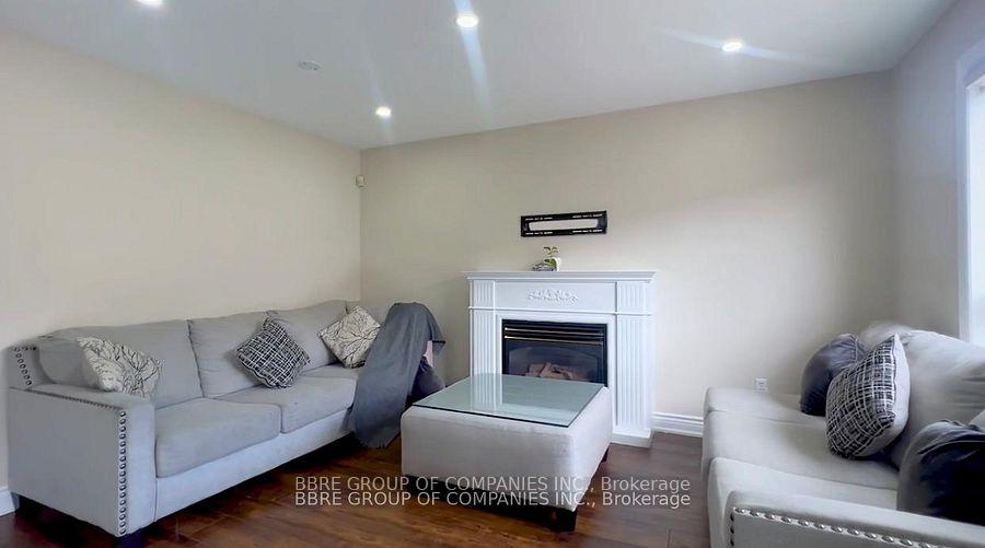 Photo 4 of 25 Golden Eagle Road, Brampton, Sandringham-Wellington North — HOMEH