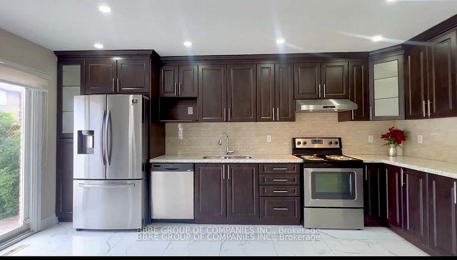 Photo 5 of 25 Golden Eagle Road, Brampton, Sandringham-Wellington North — HOMEH