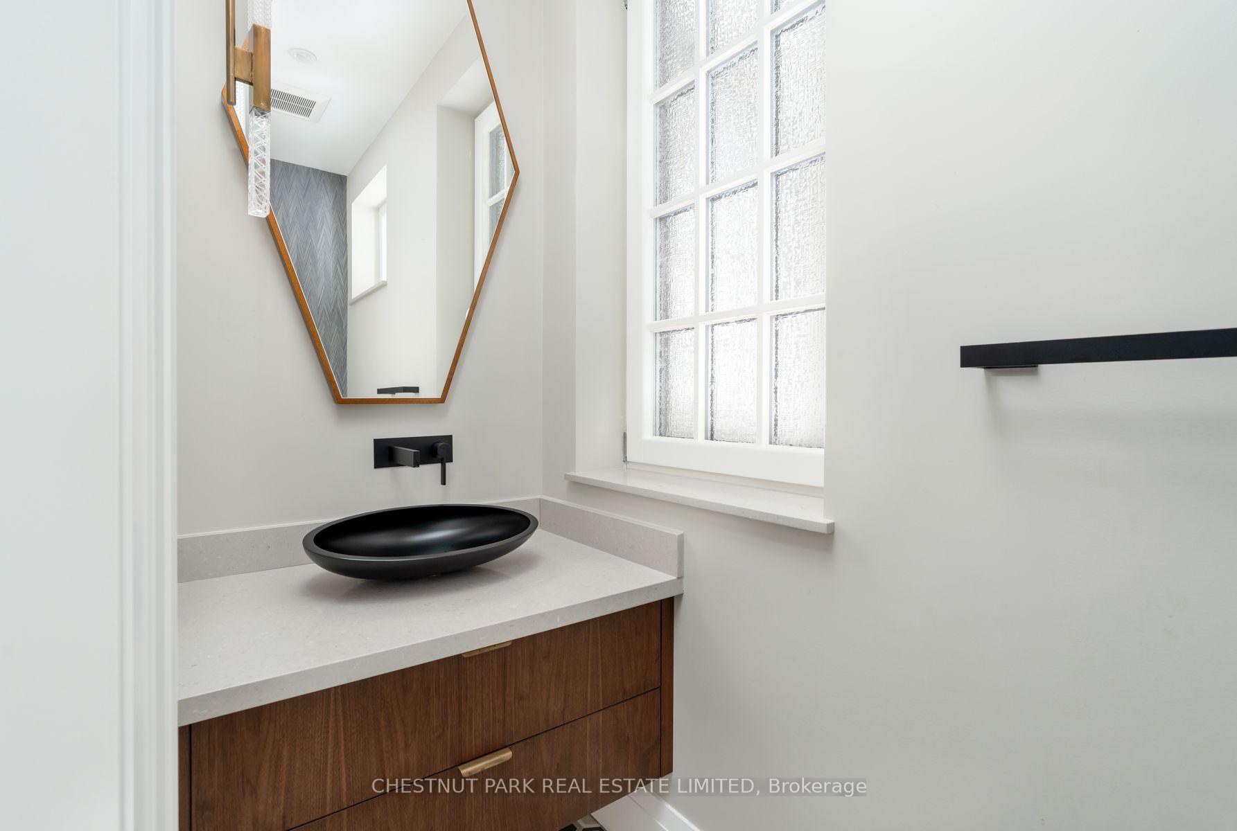 Photo 11 of 94A Admiral Road, Toronto, The Annex — HOMEH