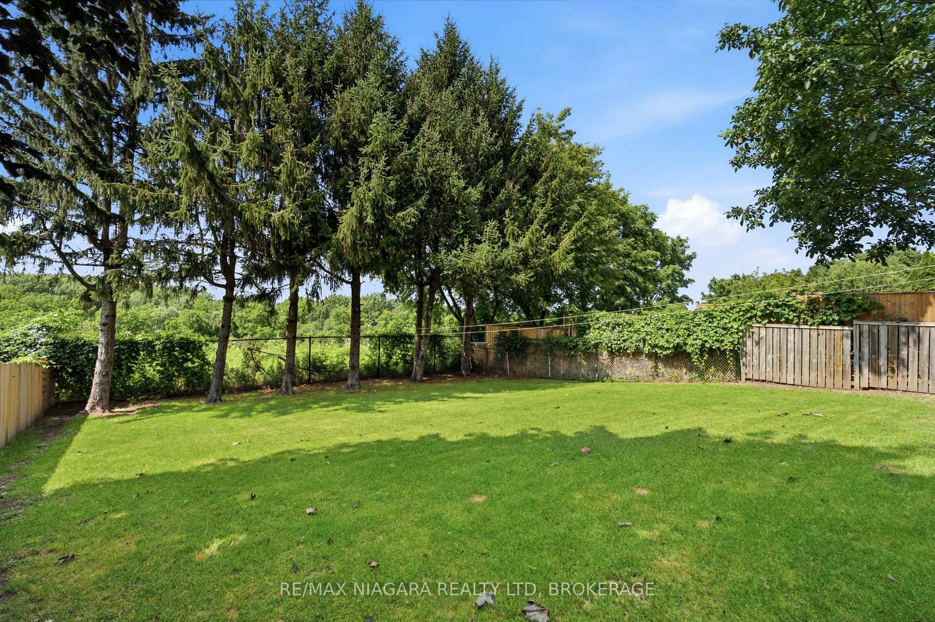 Photo 34 of 50 Barbican Trail, St. Catharines, Burleigh Hill — HOMEH