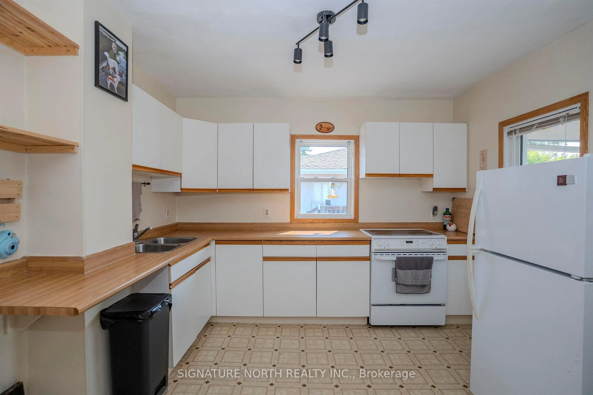 Photo 11 of 319 Lillian Street, Thunder Bay, Current River — HOMEH