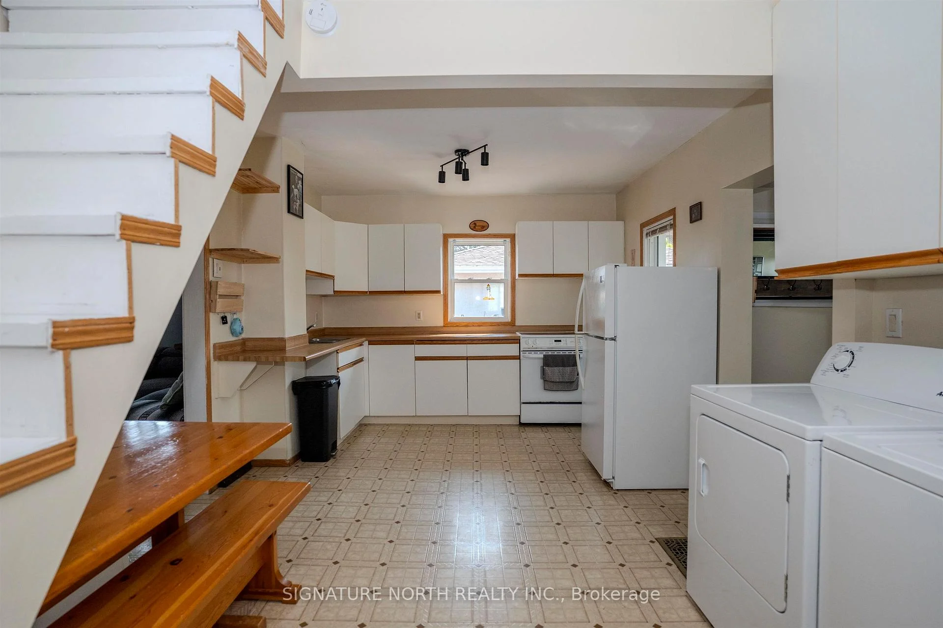 Photo 16 of 319 Lillian Street, Thunder Bay, Current River — HOMEH