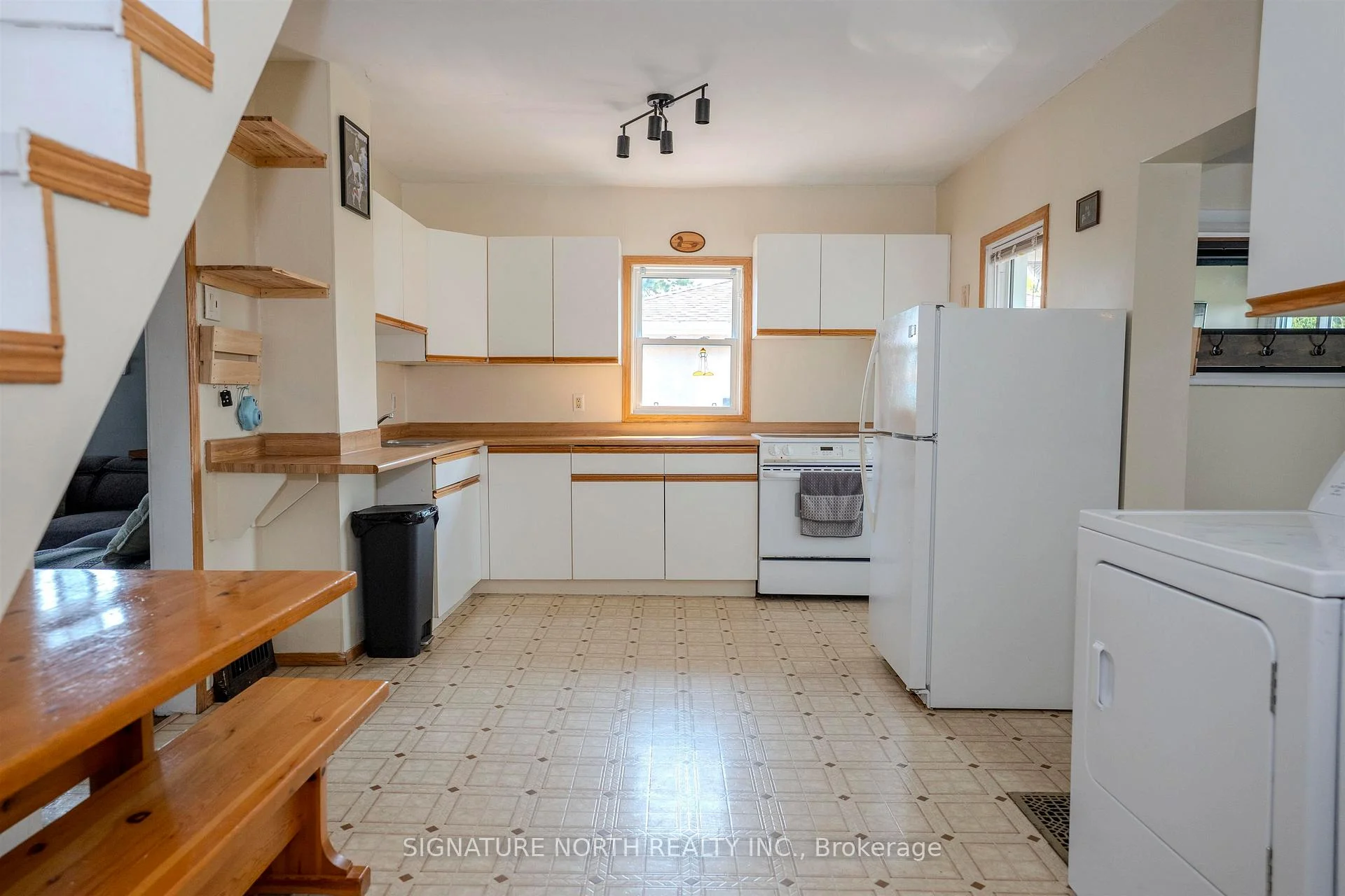 Photo 17 of 319 Lillian Street, Thunder Bay, Current River — HOMEH
