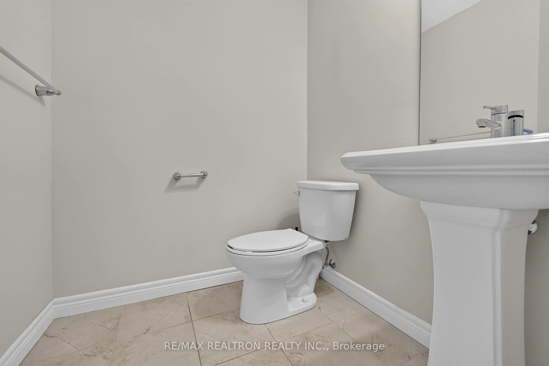 Photo 12 of Unit 18, 1169 Garner Road E, Hamilton, Ancaster — HOMEH