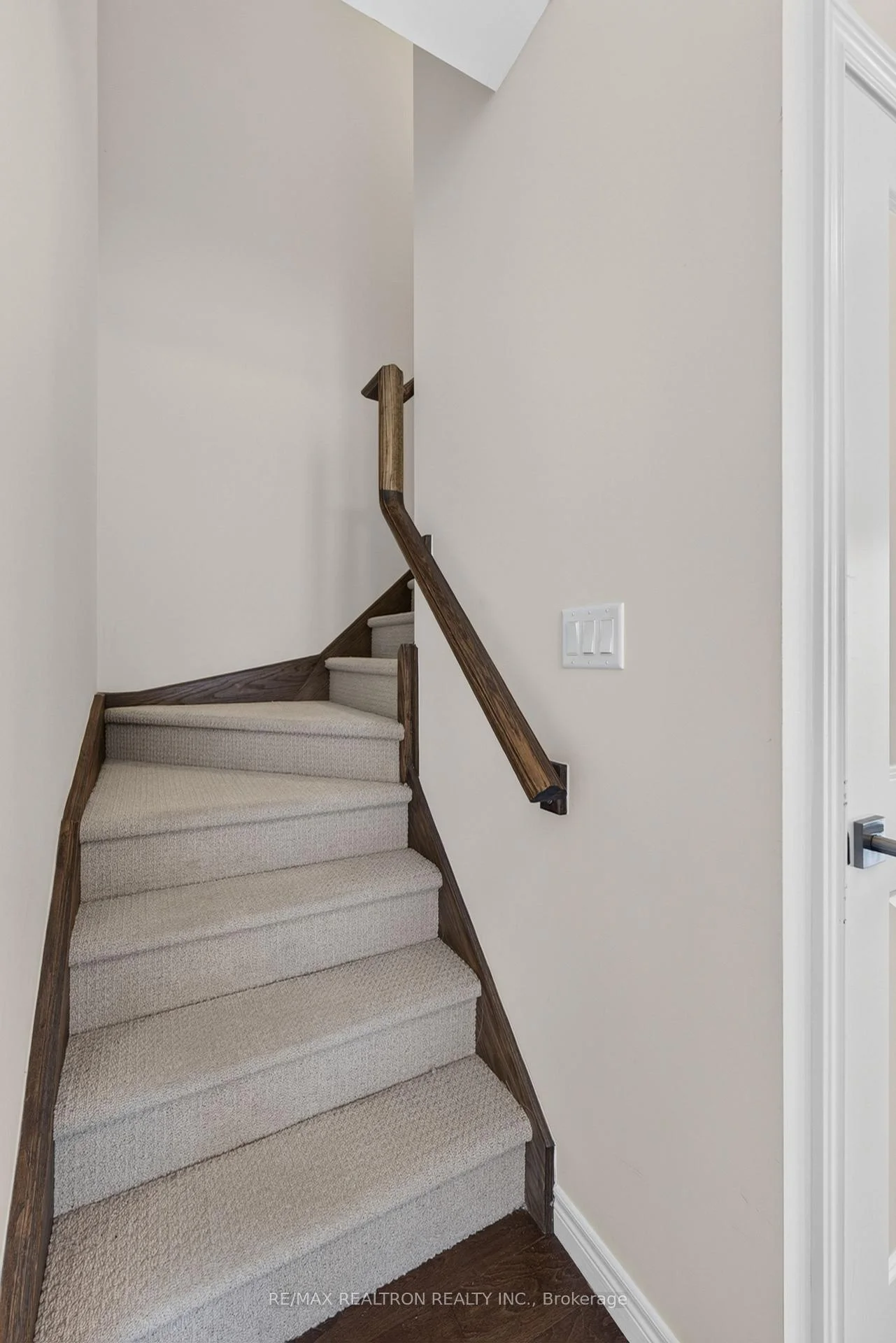 Photo 25 of Unit 18, 1169 Garner Road E, Hamilton, Ancaster — HOMEH