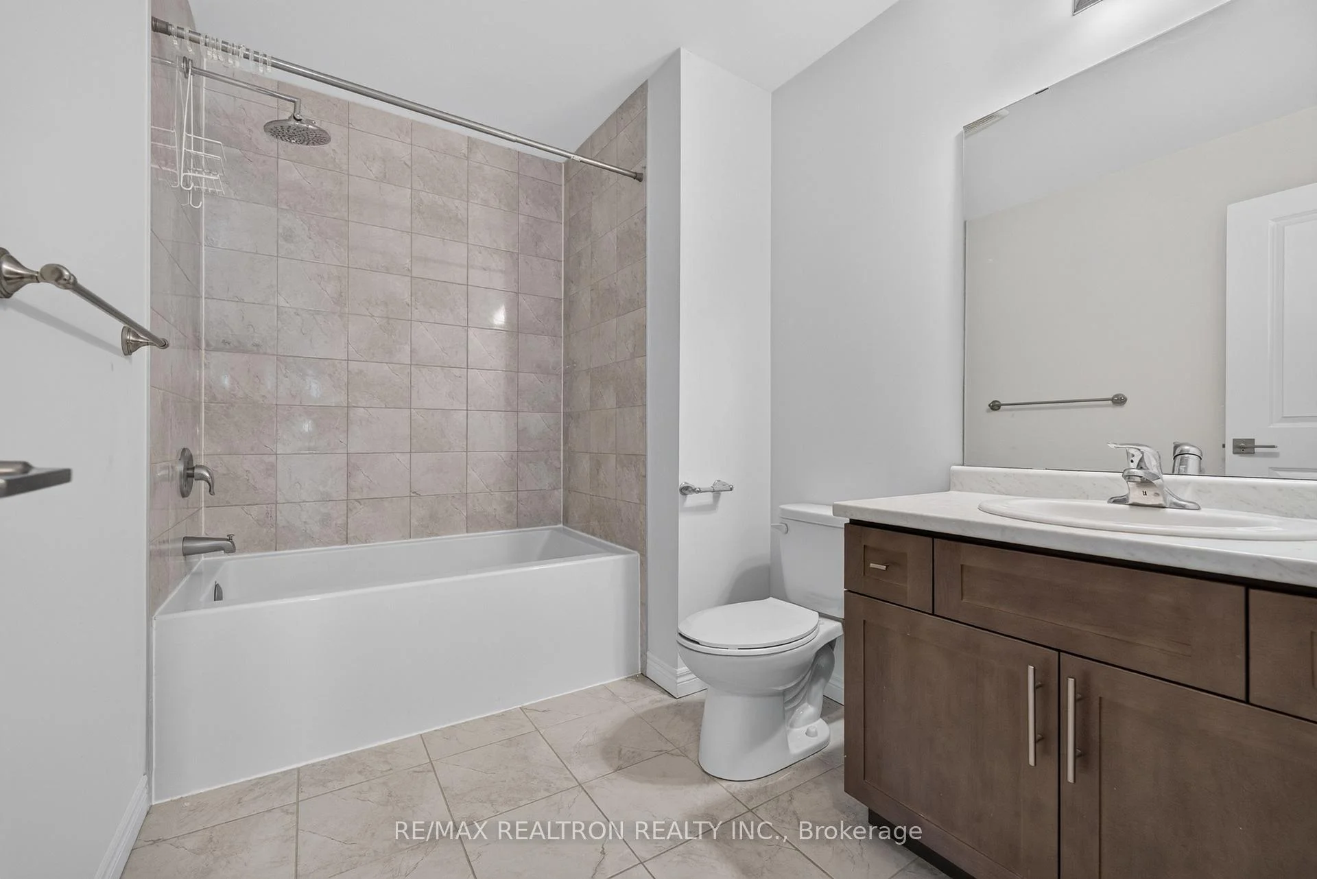 Photo 33 of Unit 18, 1169 Garner Road E, Hamilton, Ancaster — HOMEH