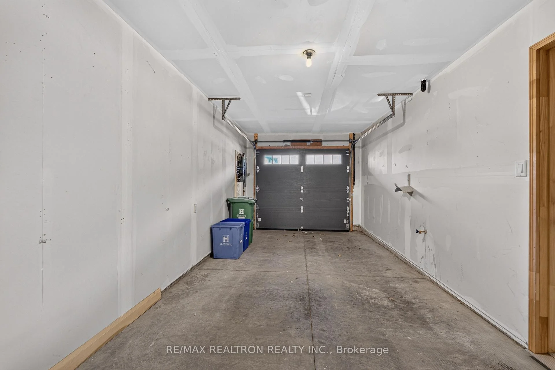 Photo 36 of Unit 18, 1169 Garner Road E, Hamilton, Ancaster — HOMEH