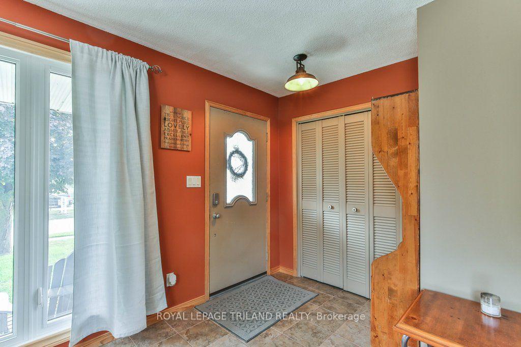 Photo 5 of 425 Queen Street, Lucan Biddulph, Granton — HOMEH