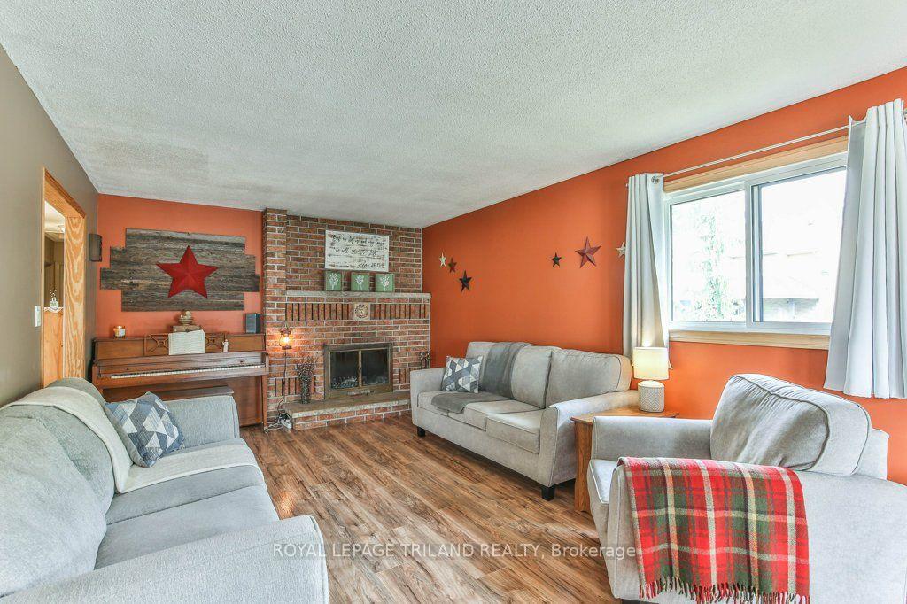 Photo 6 of 425 Queen Street, Lucan Biddulph, Granton — HOMEH