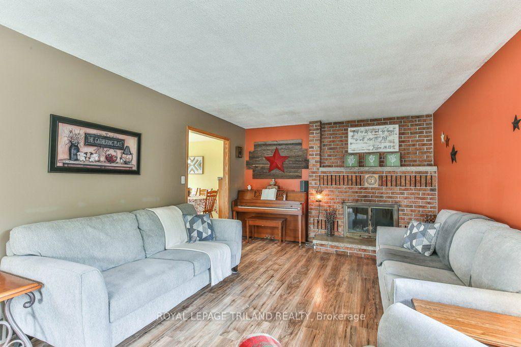 Photo 7 of 425 Queen Street, Lucan Biddulph, Granton — HOMEH