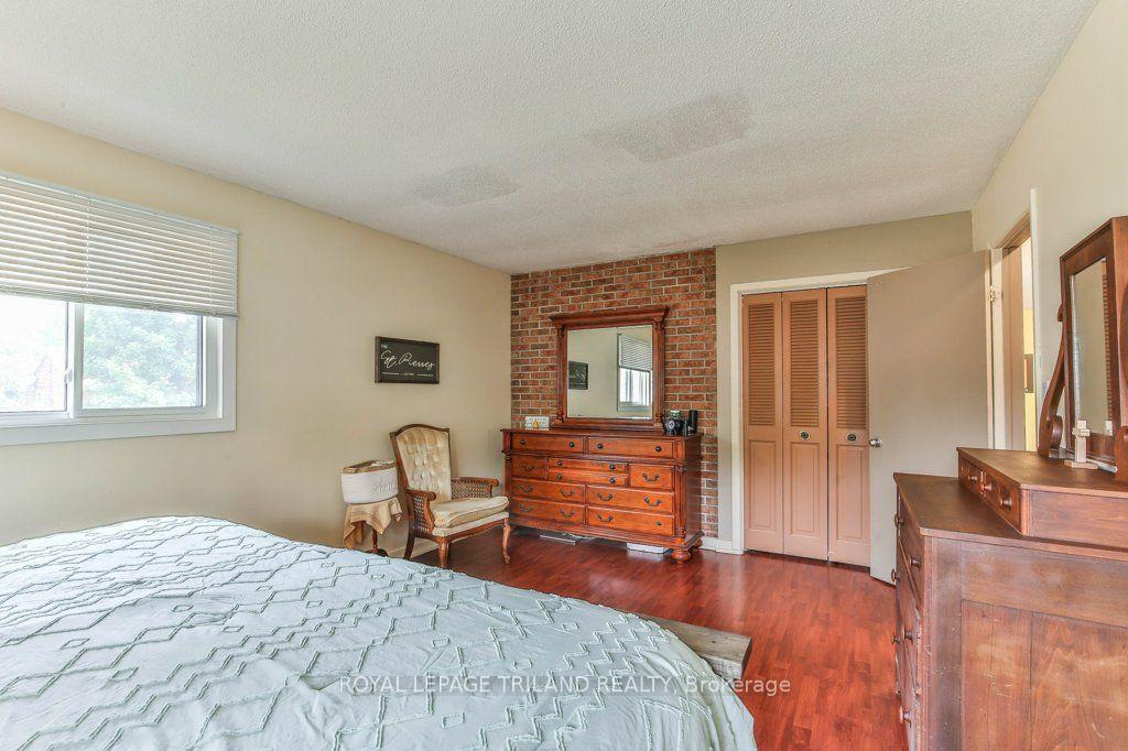 Photo 20 of 425 Queen Street, Lucan Biddulph, Granton — HOMEH
