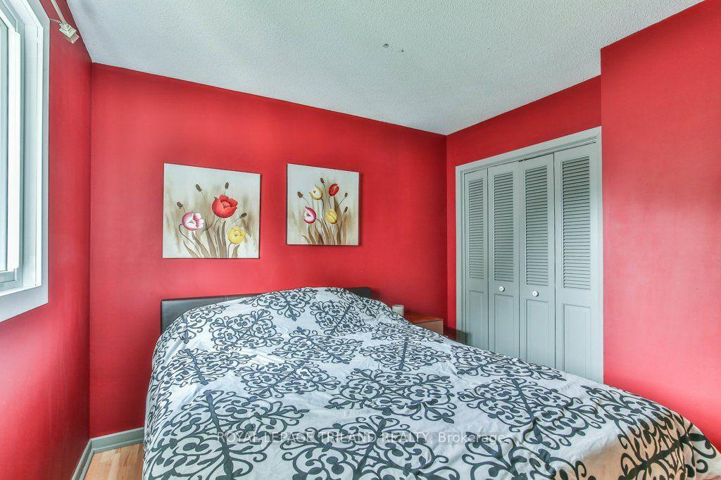 Photo 22 of 425 Queen Street, Lucan Biddulph, Granton — HOMEH