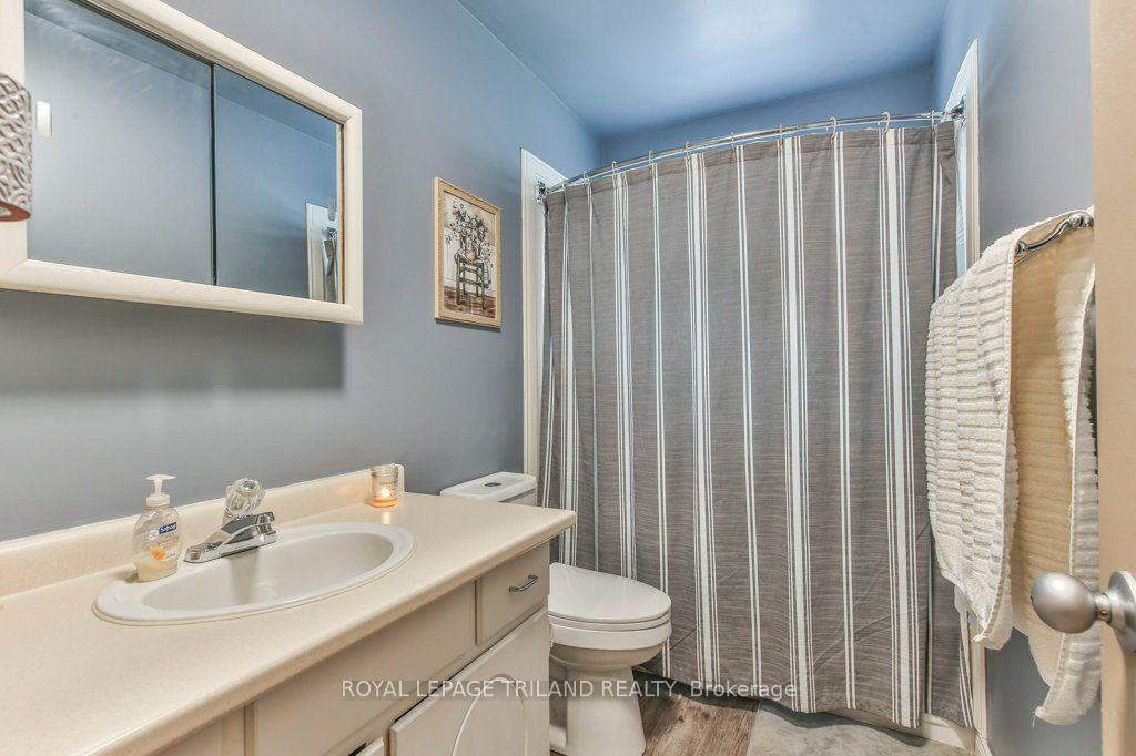 Photo 23 of 425 Queen Street, Lucan Biddulph, Granton — HOMEH