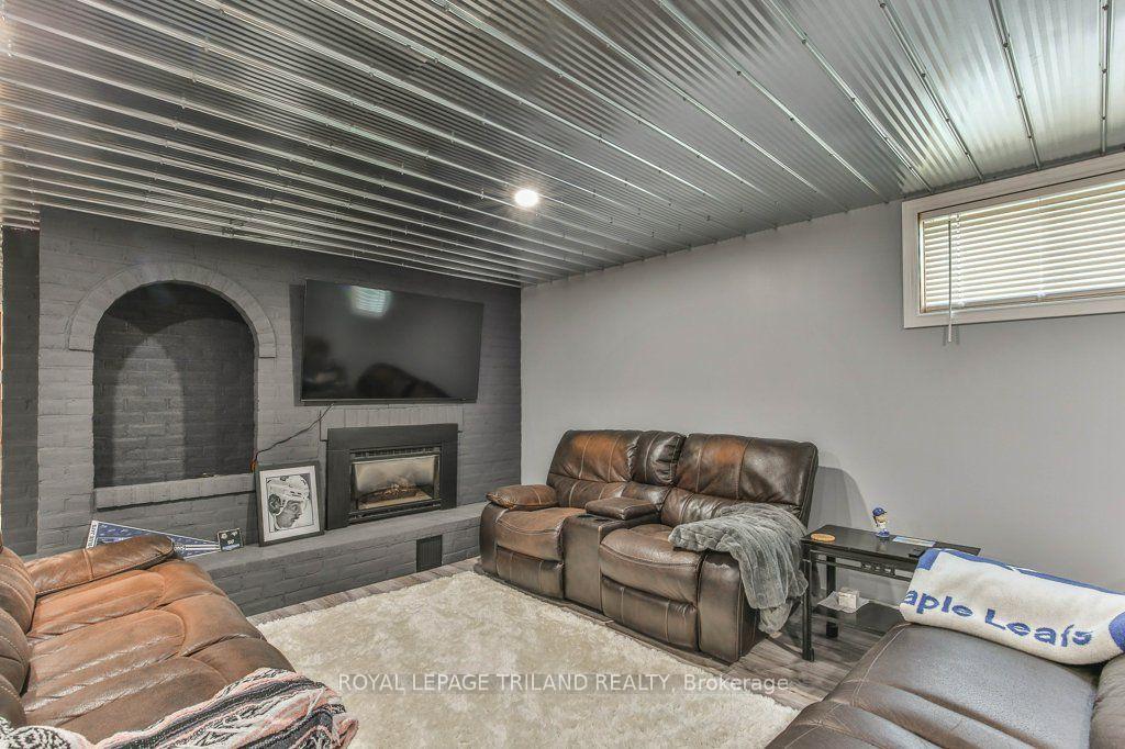Photo 24 of 425 Queen Street, Lucan Biddulph, Granton — HOMEH