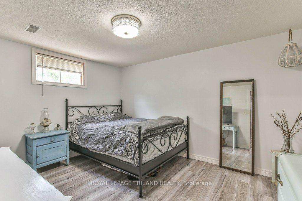 Photo 29 of 425 Queen Street, Lucan Biddulph, Granton — HOMEH