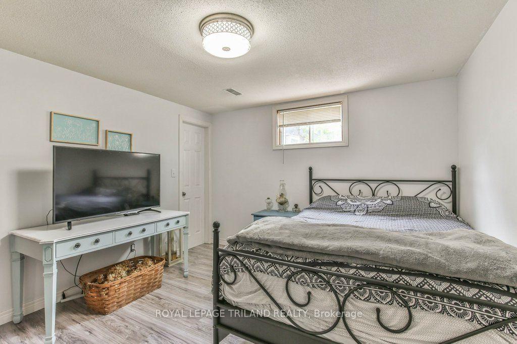Photo 30 of 425 Queen Street, Lucan Biddulph, Granton — HOMEH