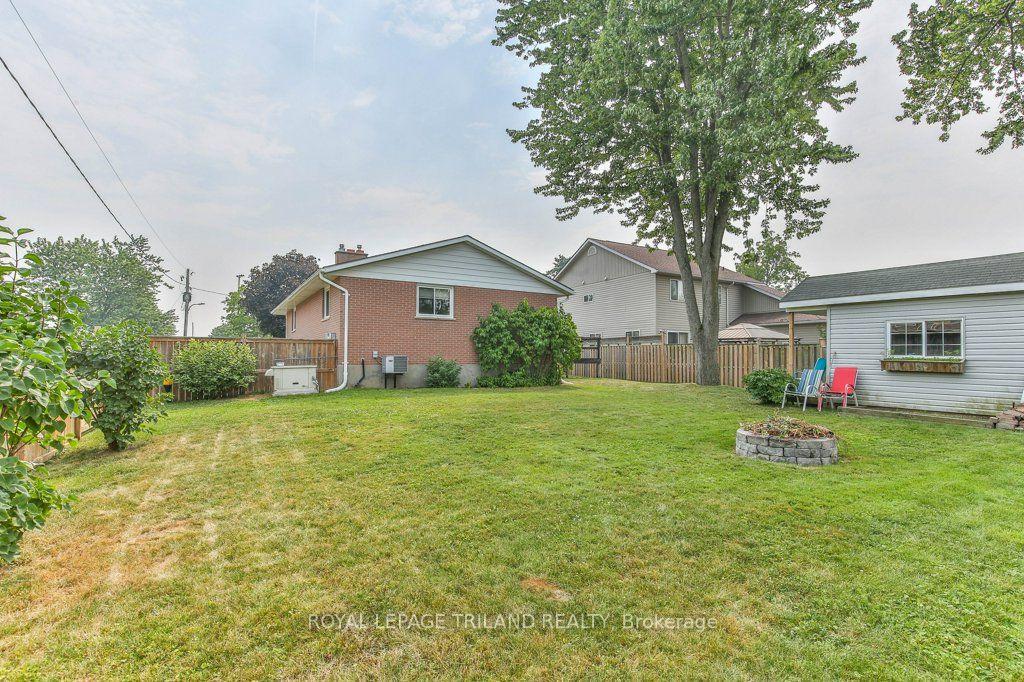 Photo 42 of 425 Queen Street, Lucan Biddulph, Granton — HOMEH