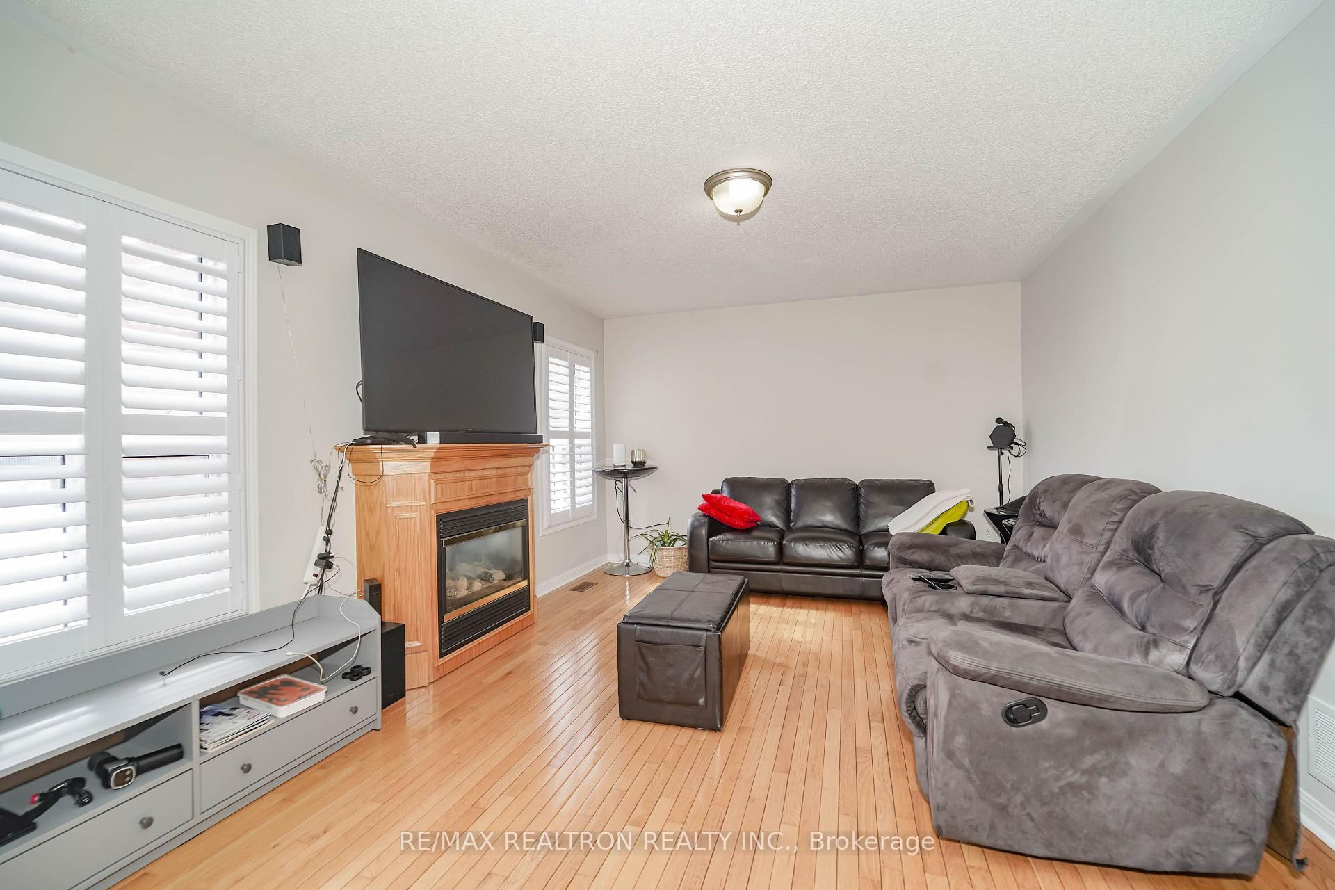 Photo 4 of 59 Scottsdale Drive, Clarington, Bowmanville — HOMEH
