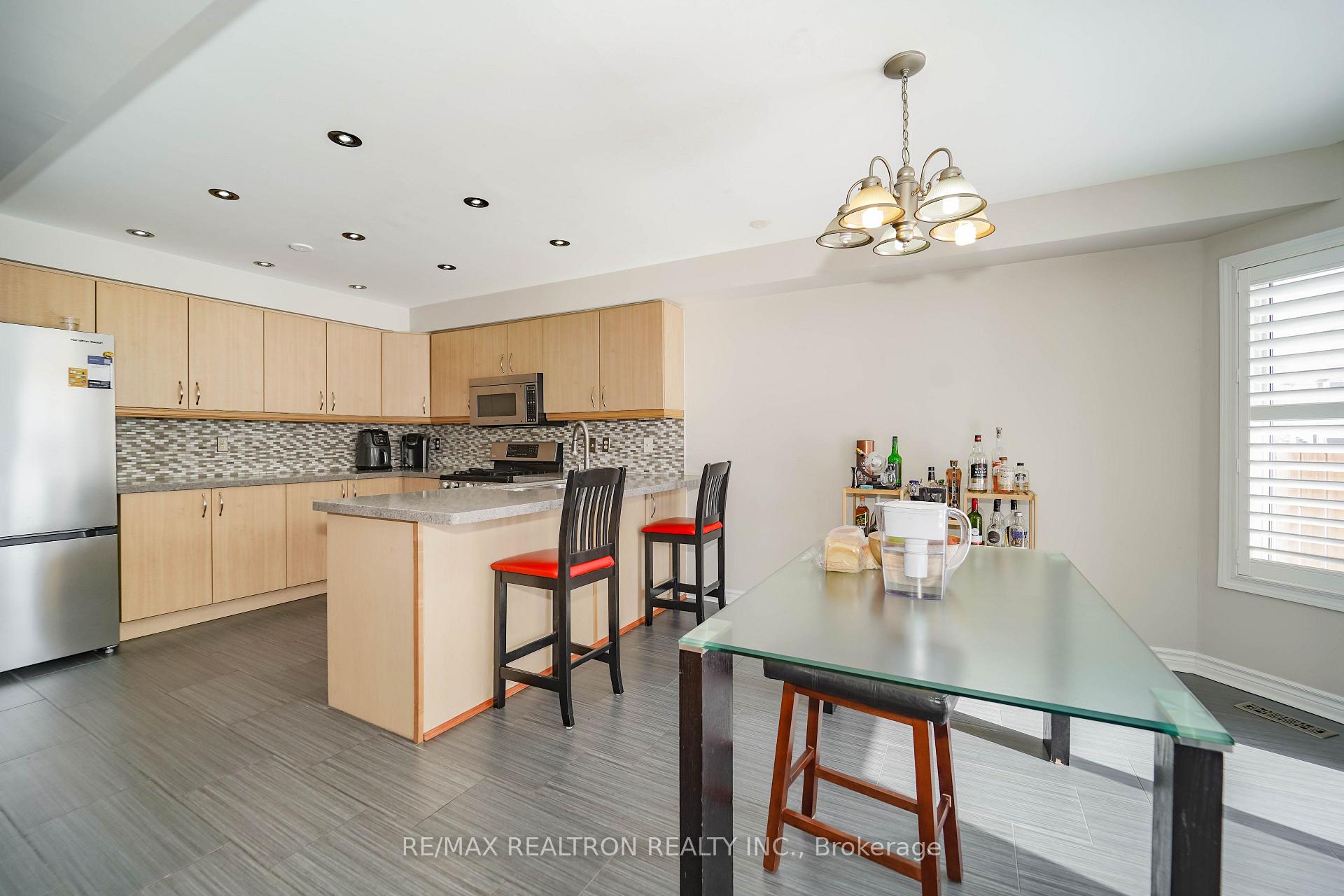 Photo 6 of 59 Scottsdale Drive, Clarington, Bowmanville — HOMEH