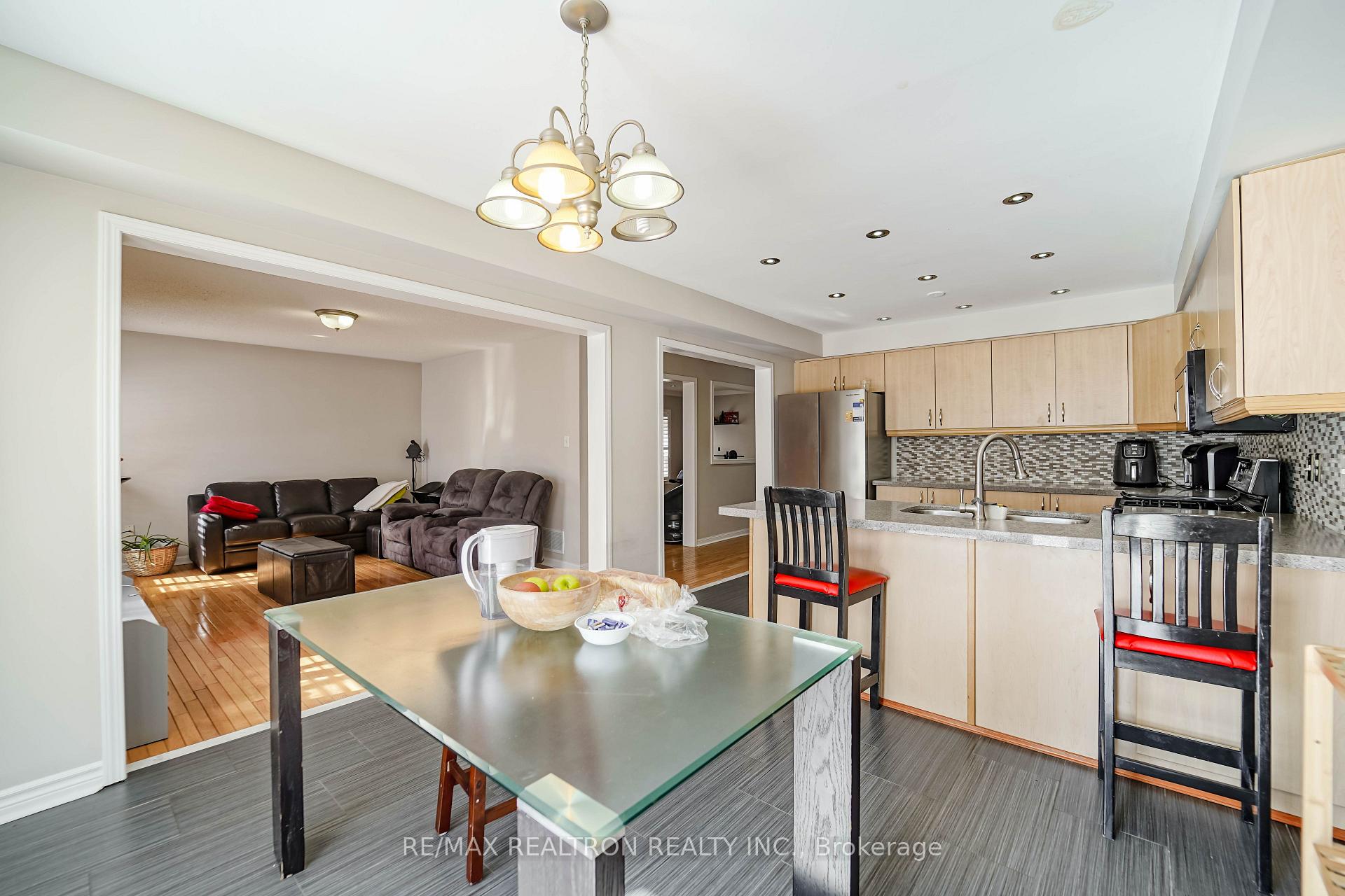 Photo 7 of 59 Scottsdale Drive, Clarington, Bowmanville — HOMEH