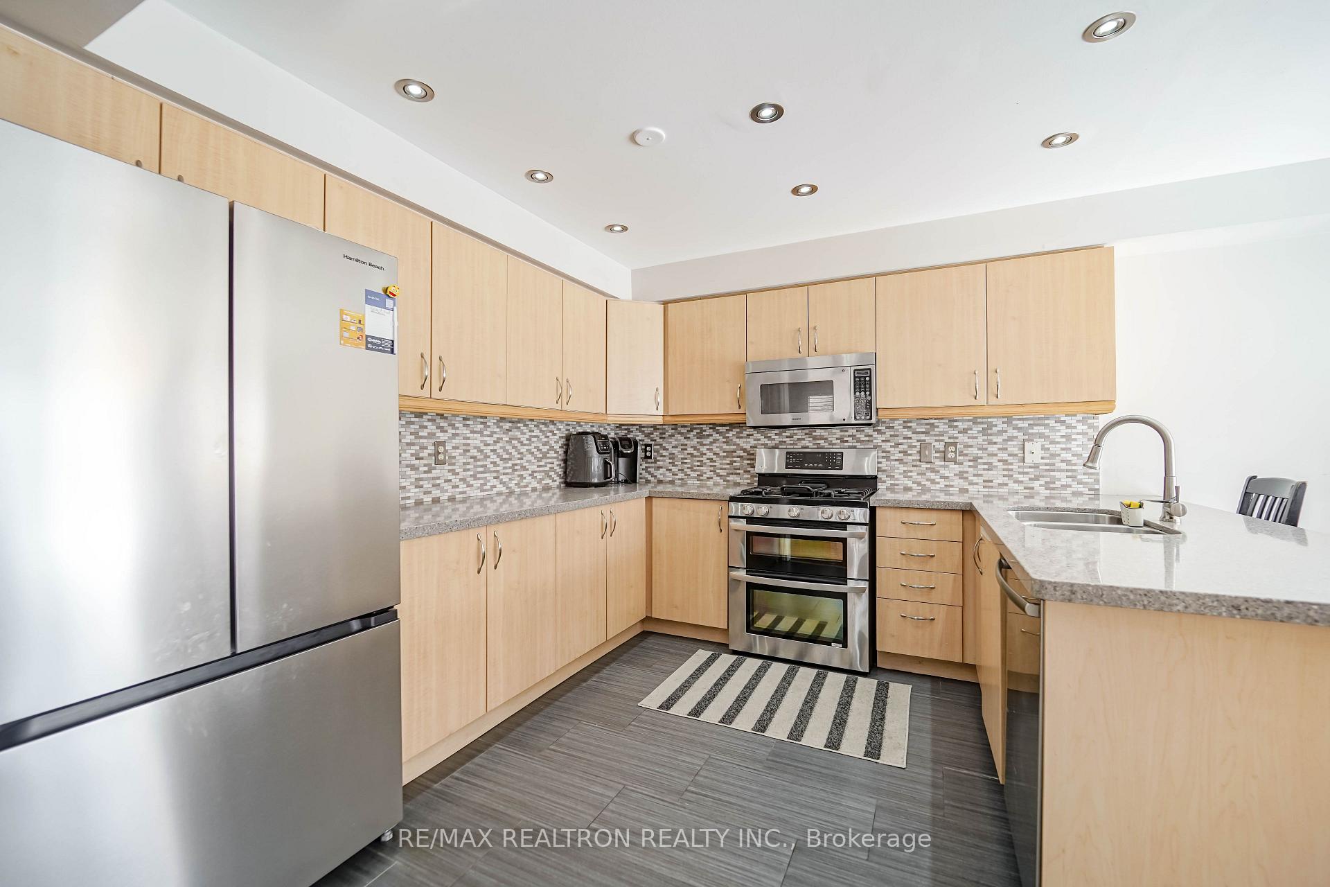 Photo 10 of 59 Scottsdale Drive, Clarington, Bowmanville — HOMEH