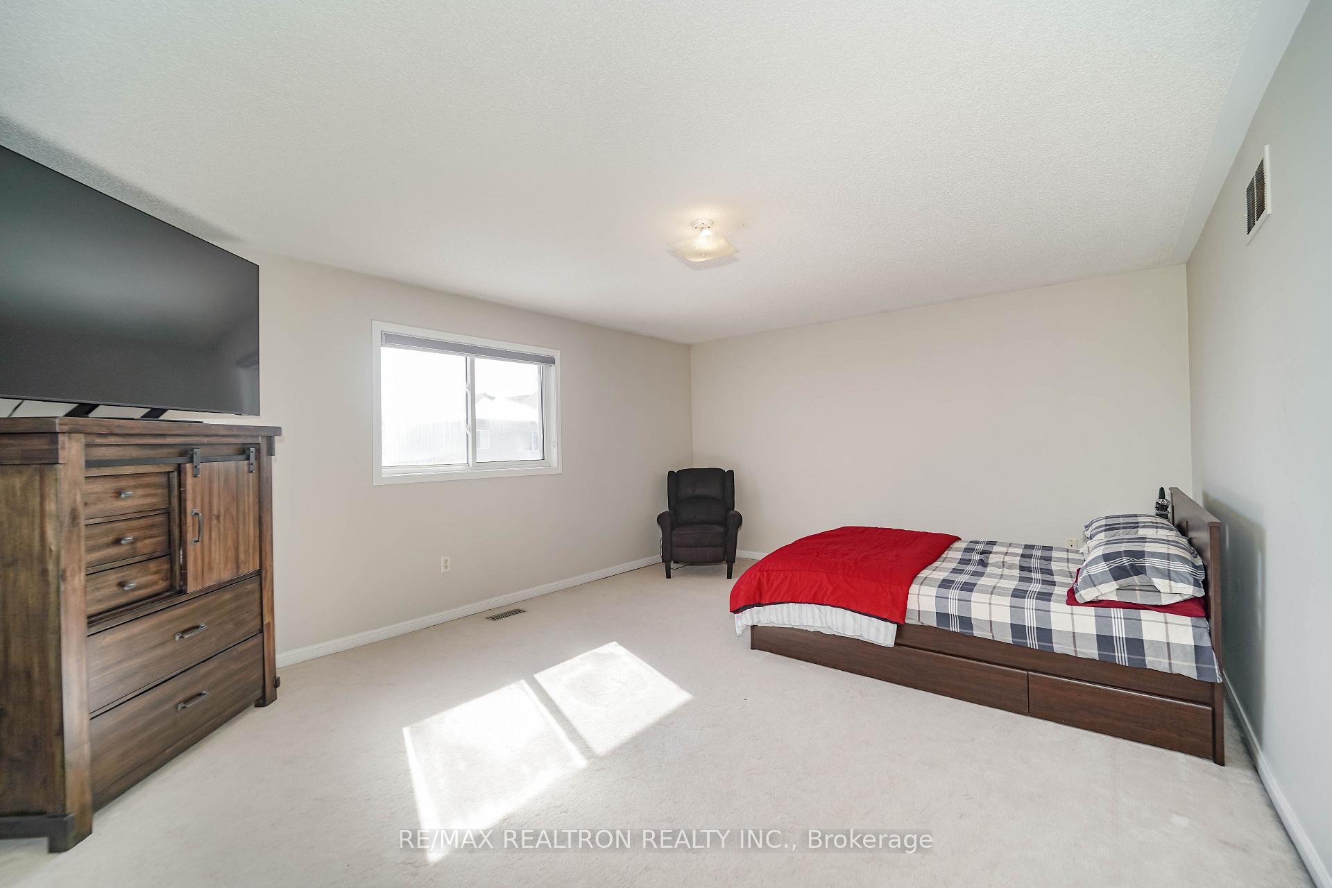 Photo 16 of 59 Scottsdale Drive, Clarington, Bowmanville — HOMEH