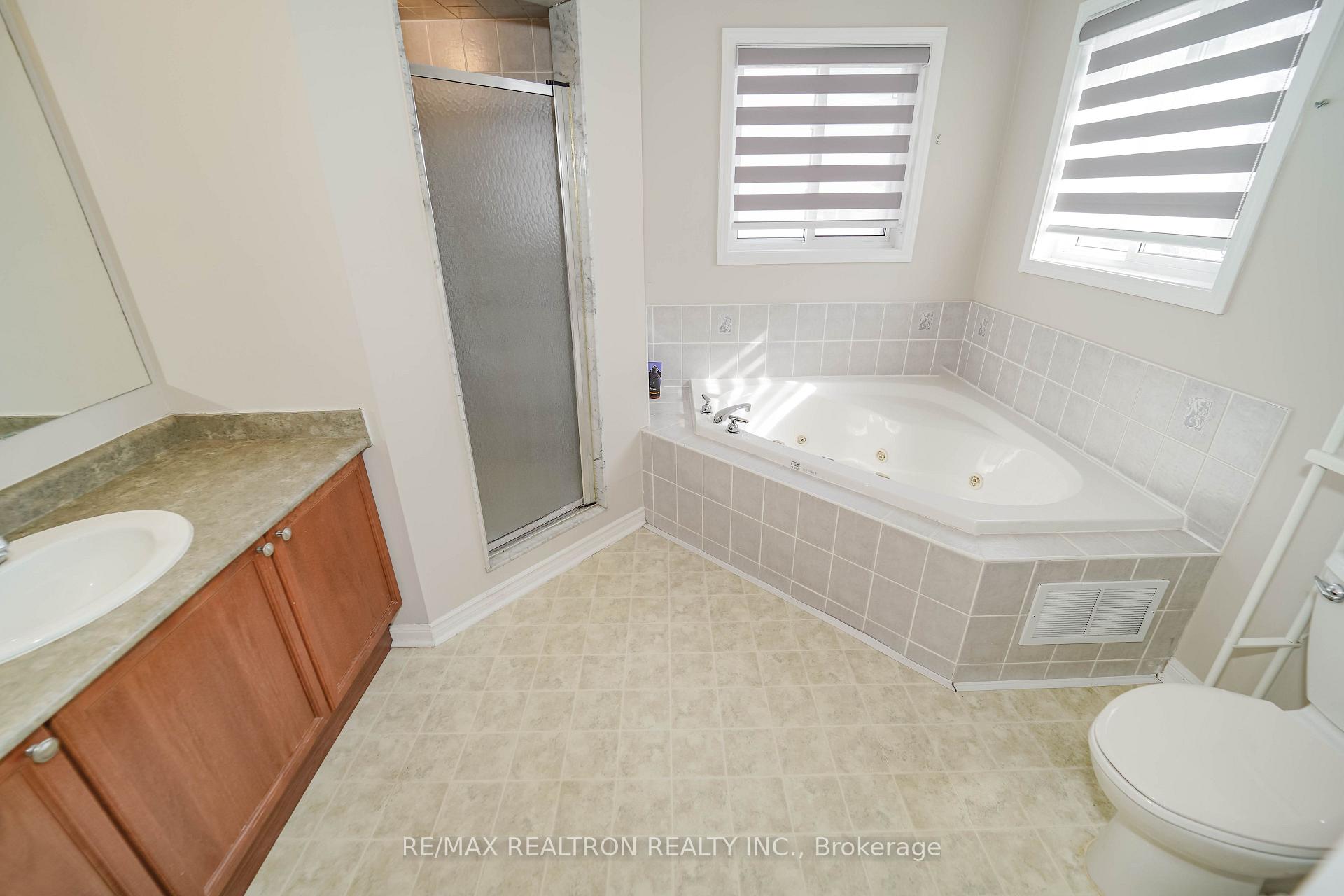 Photo 17 of 59 Scottsdale Drive, Clarington, Bowmanville — HOMEH