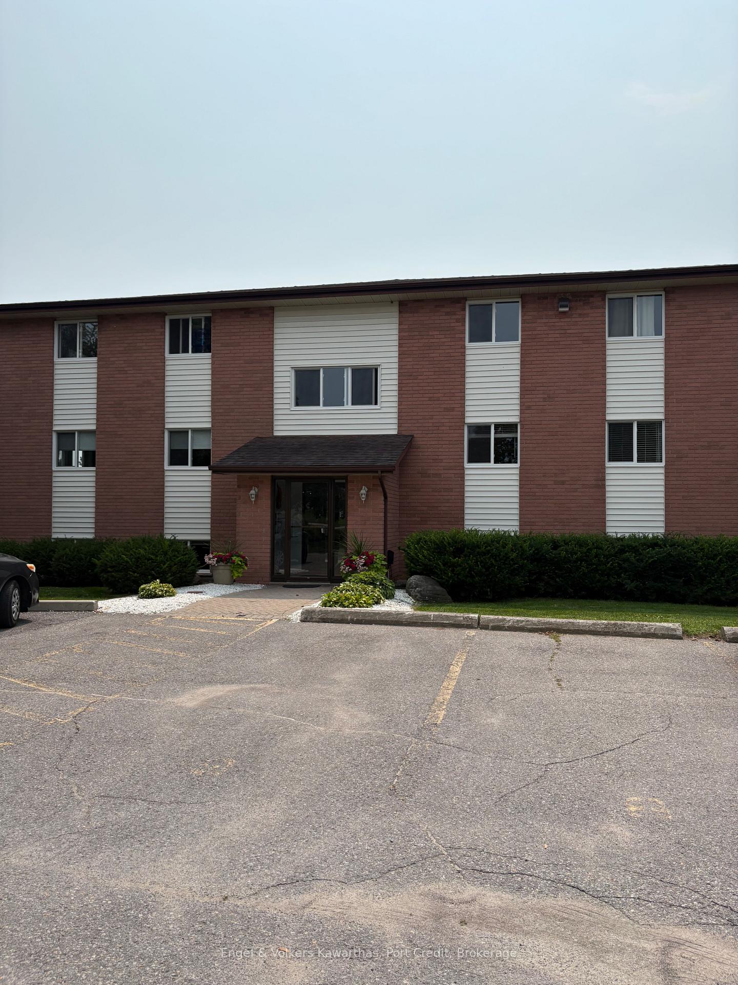 Photo 2 of Unit 204, 1429 Clearview Drive, Peterborough, Monaghan Ward 2 — HOMEH
