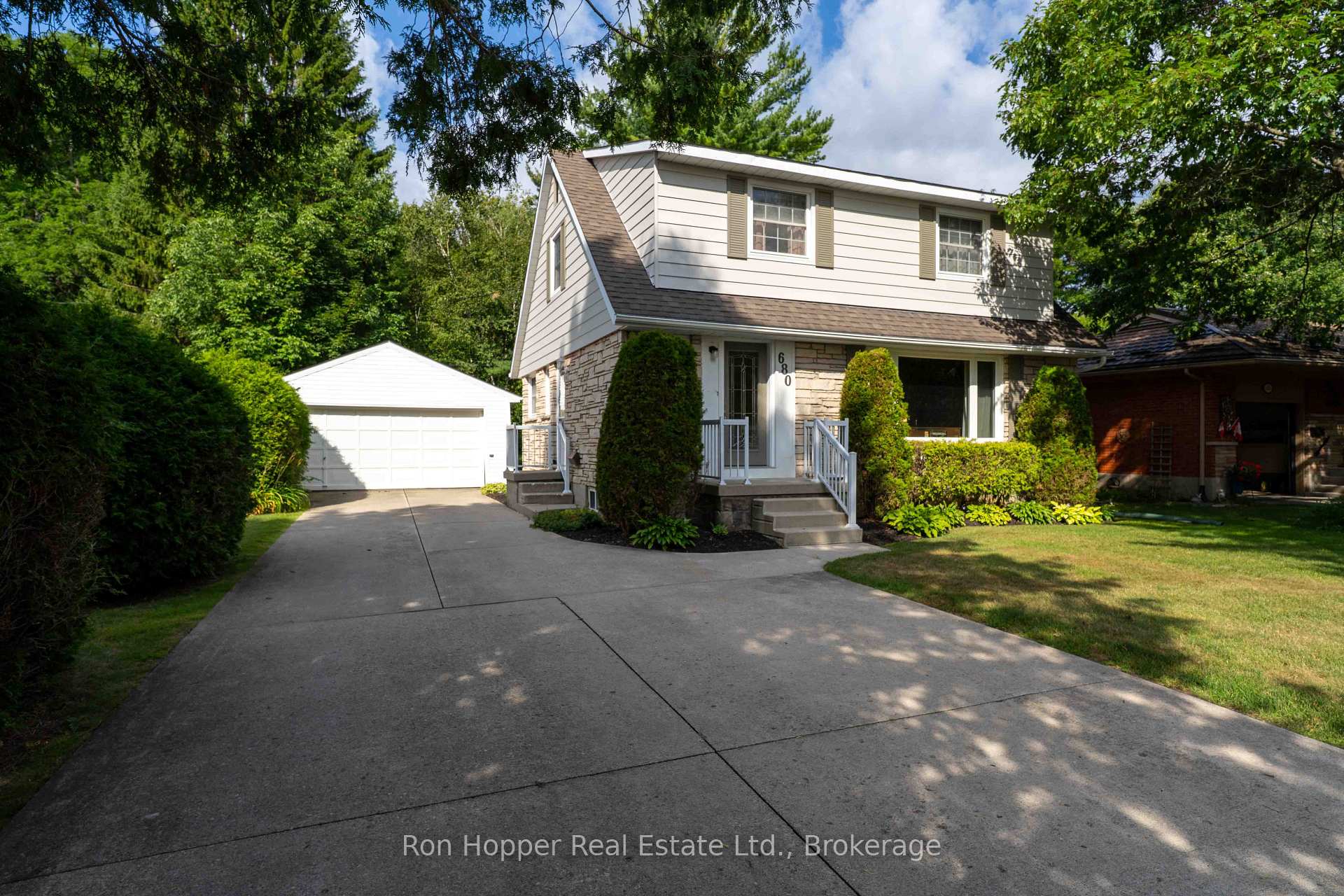 Photo of 680 6th Avenue W